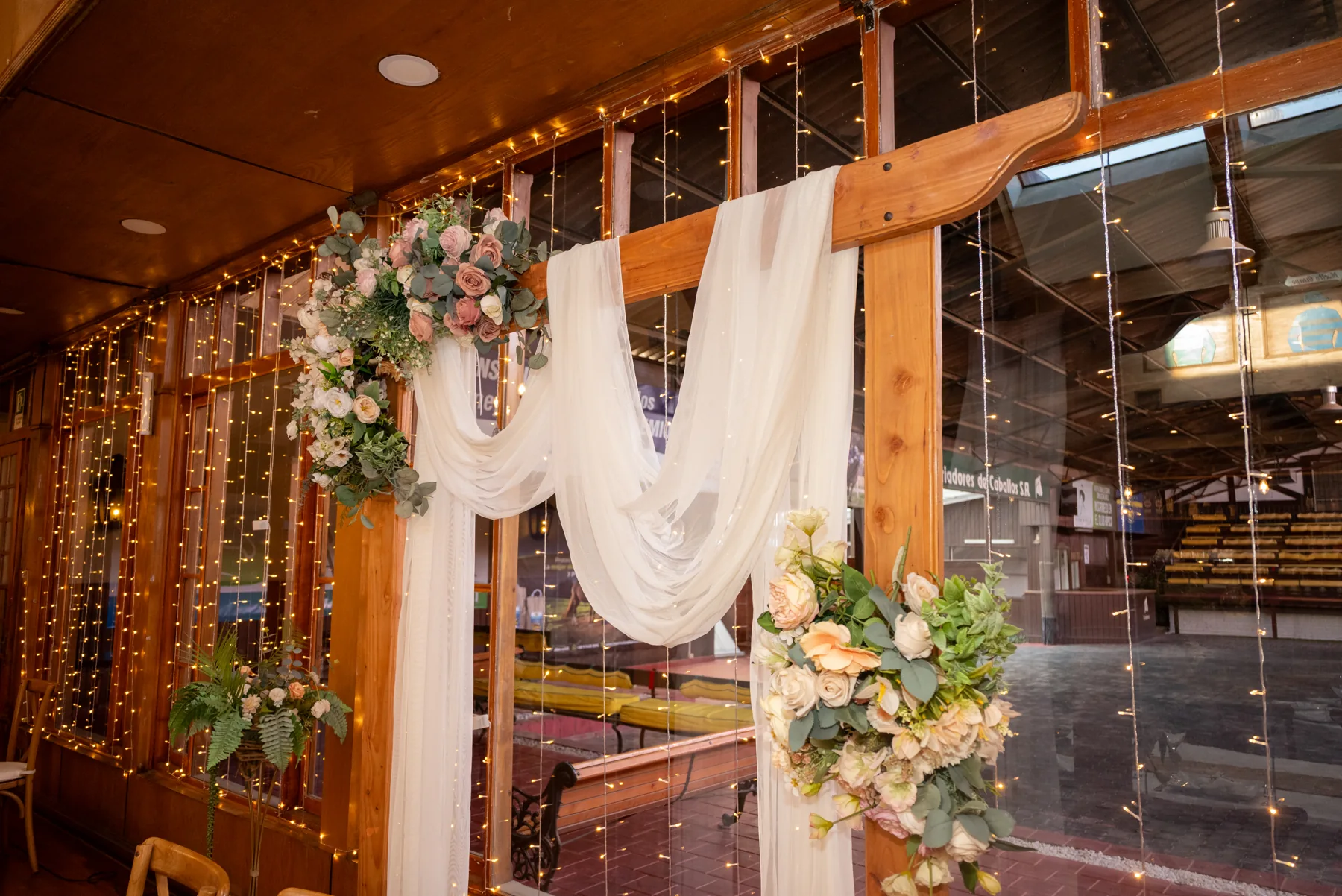 Arco floral de una ceremonia real