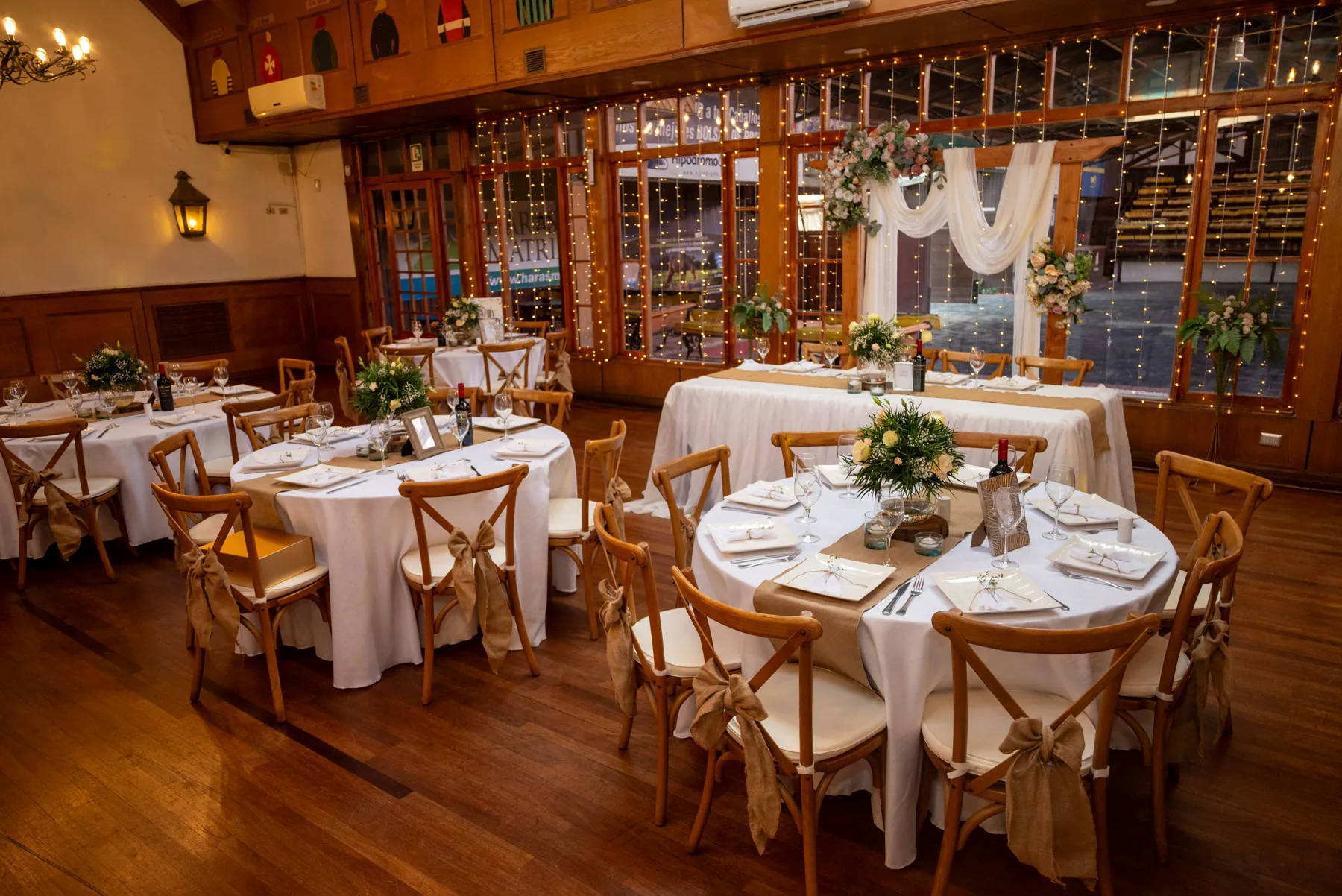 Salón real preparado para una boda en Parrilla Criadores