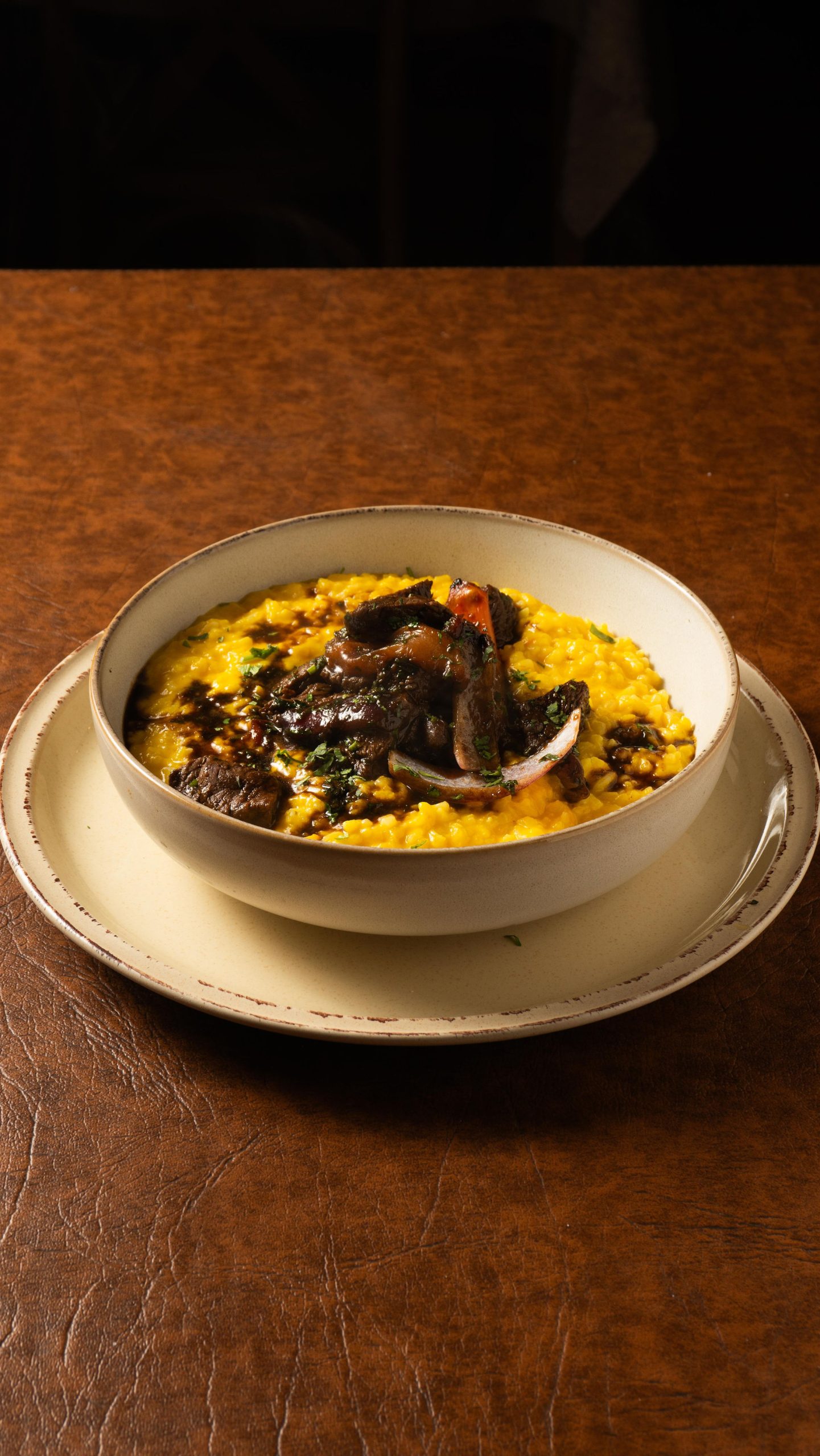 Risotto de lomo saltado servido en Parrilla Criadores